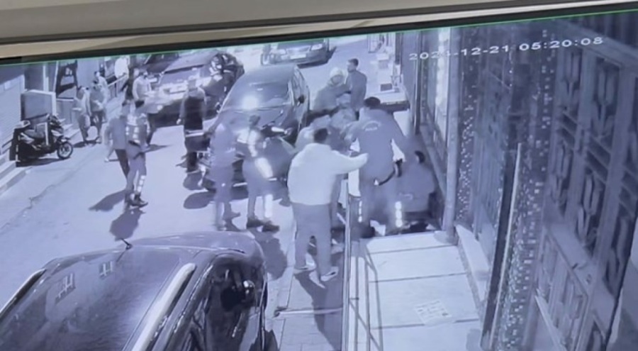 10 kişilik gruptan polis ekibine saldırı: İki kişi gözaltına alındı