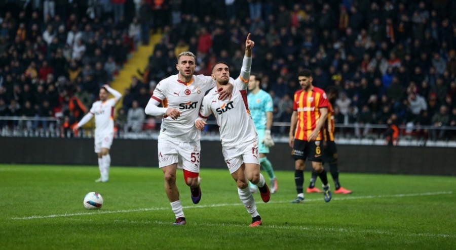 Galatasaray zirvede puan farkını açtı