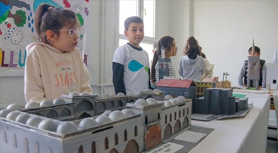 Diyarbakırlı öğrenciler atık malzemelerle maket yaptı