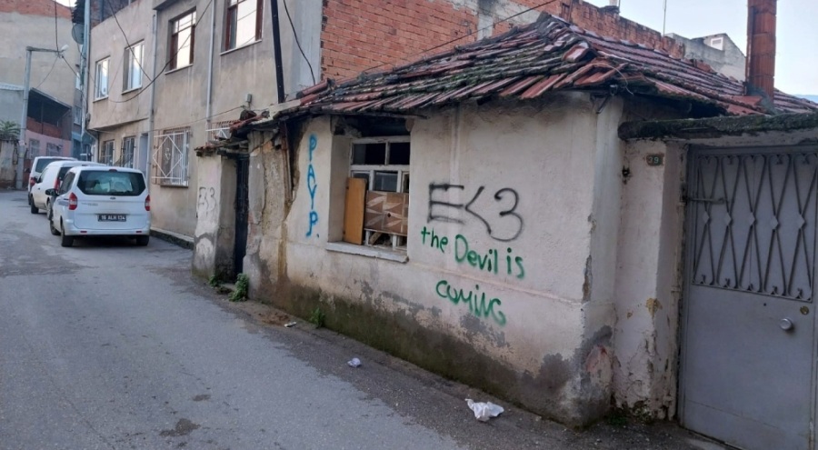 Osmangazi'de tehlike arz eden metruk binalar yıkılıyor