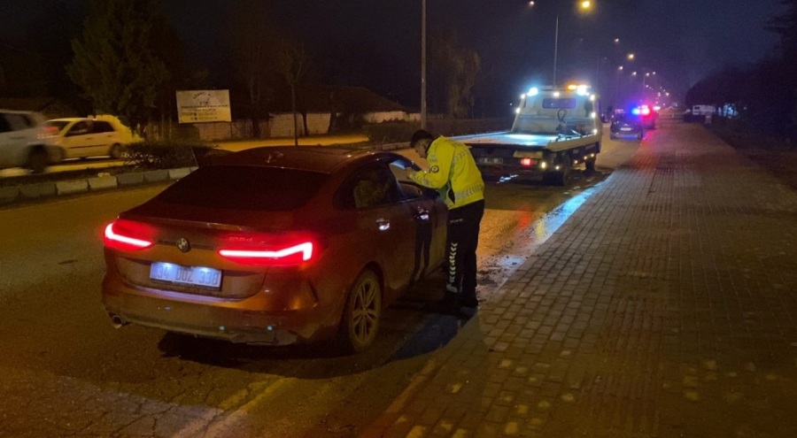 Bursa'da alkollü kadın sürücü polise zor anlar yaşattı