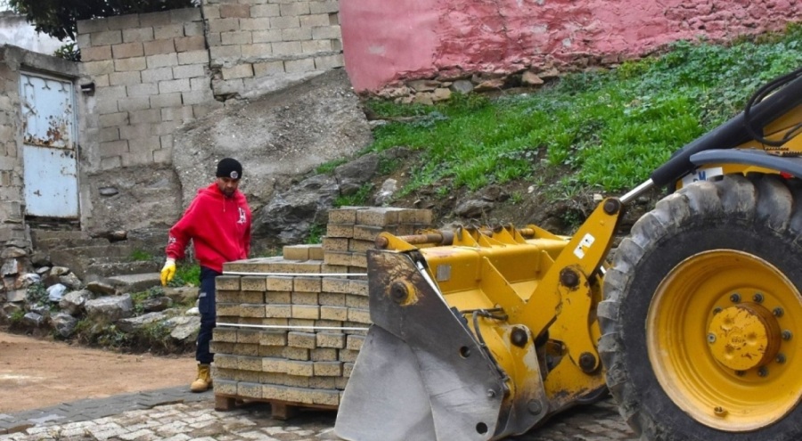Gemlik Orhaniye Mahallesi'nde yol çalışmaları devam ediyor