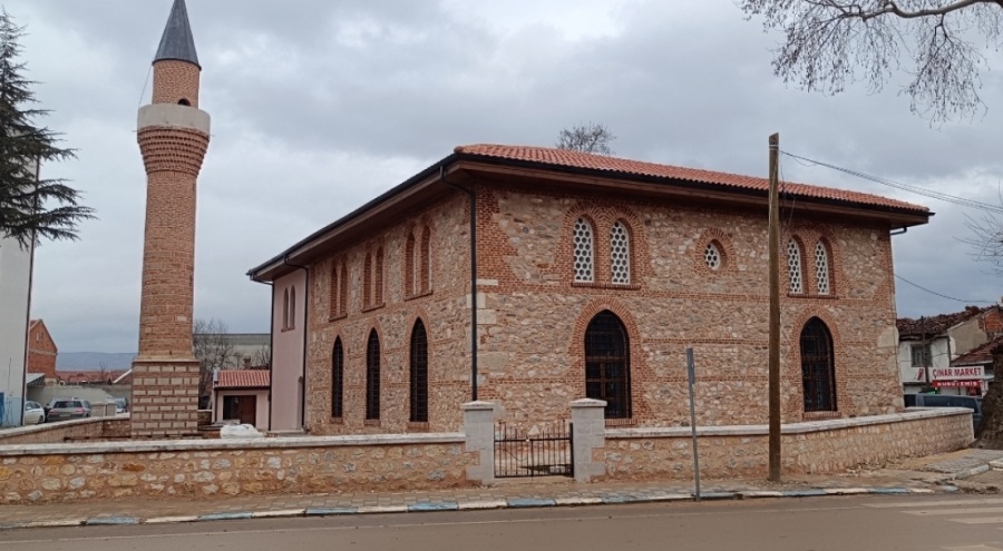 Bursa Vakıflar Bölge Müdürü Haluk Yıldız Kara Mustafa Paşa Camiinde İncelemelerde bulundu