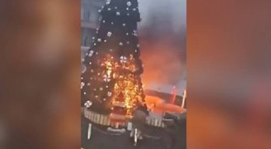 Suriye'de Noel ağacının yakılmasının ardından protesto eylemleri