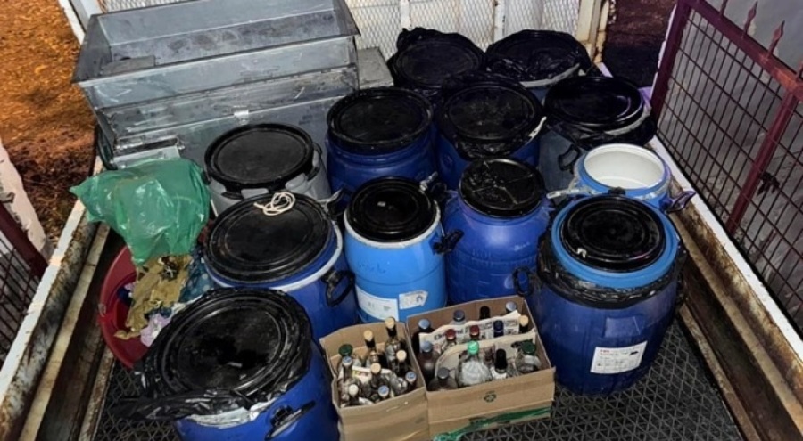 Arama yapılan evde 399 litre sahte şarap ele geçirildi