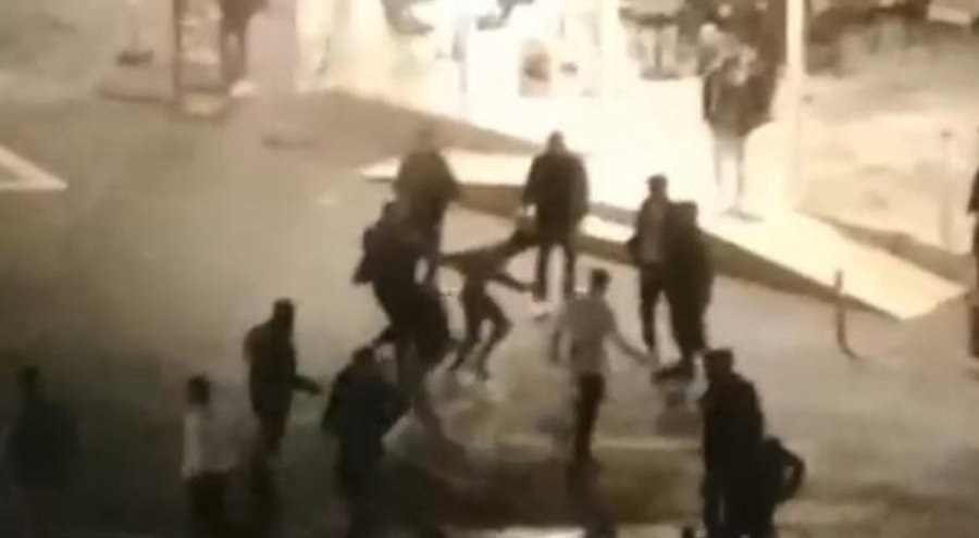 Tekme tokatlı kavga ettiler