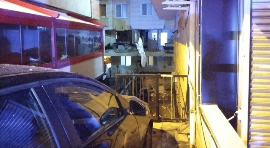 4 katlı binada korkutan patlama! Hasar büyük