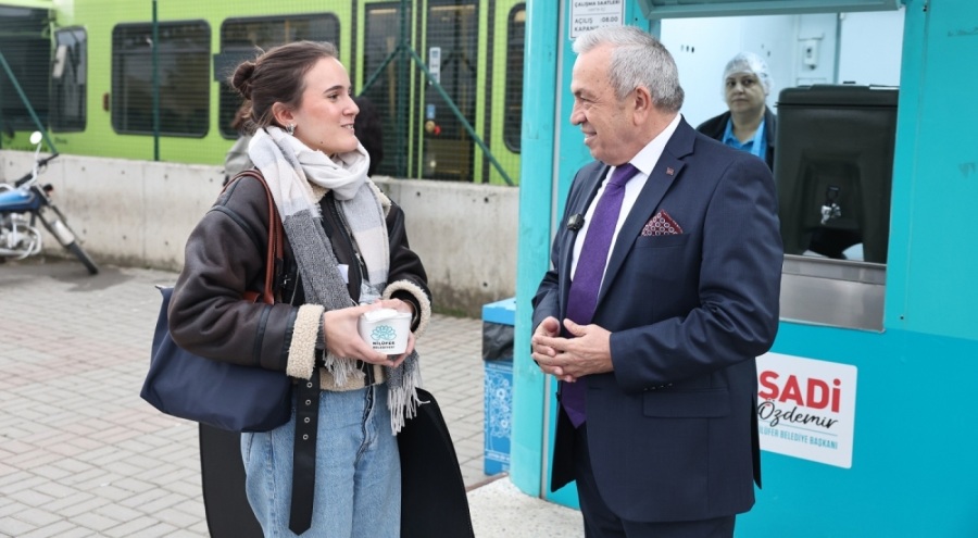 Şadi Başkan öğrencilere çorba ikramında bulundu