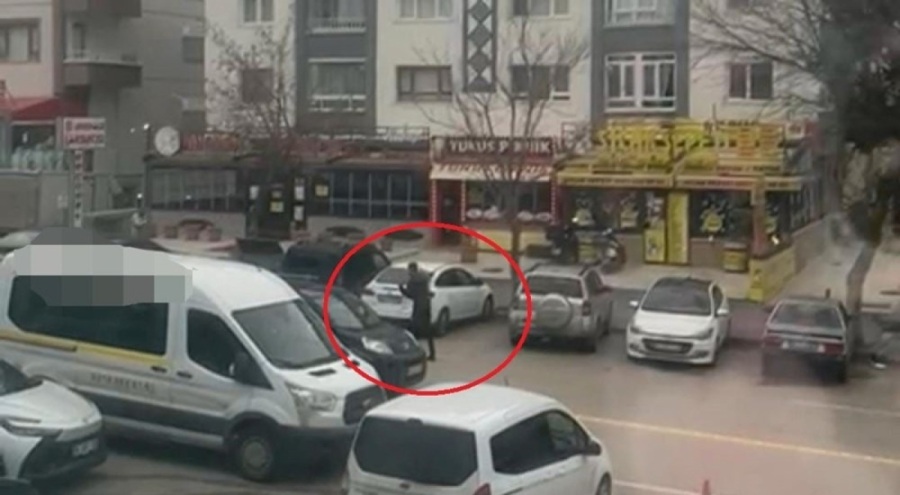 Boşanma aşamasındaki eşinin aracına kurşun yağdırdı