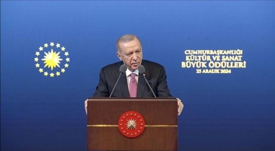 Cumhurbaşkanı Erdoğan: Sanatını aşkla icra eden, milletin derdiyle dertlenen herkese elimizden gelen desteği sağlıyoruz