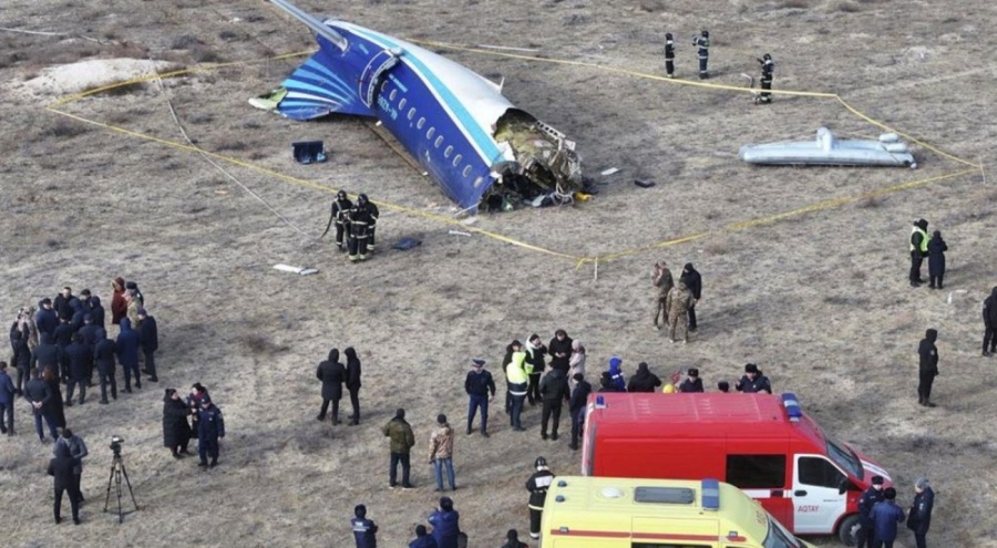 Azerbaycan Hava Yolları'na ait yolcu uçağının düştüğü kazada 38 kişinin öldüğünü açıklandı