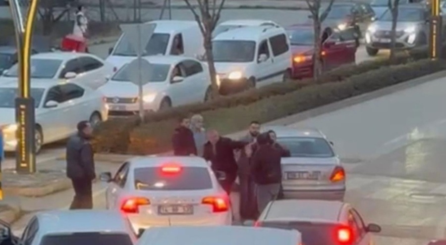 Bolu'da akşam trafiğinde yumruklar havada uçuştu