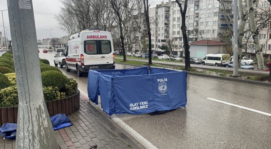 Bursa'da otomobilin çarptığı yaya can verdi