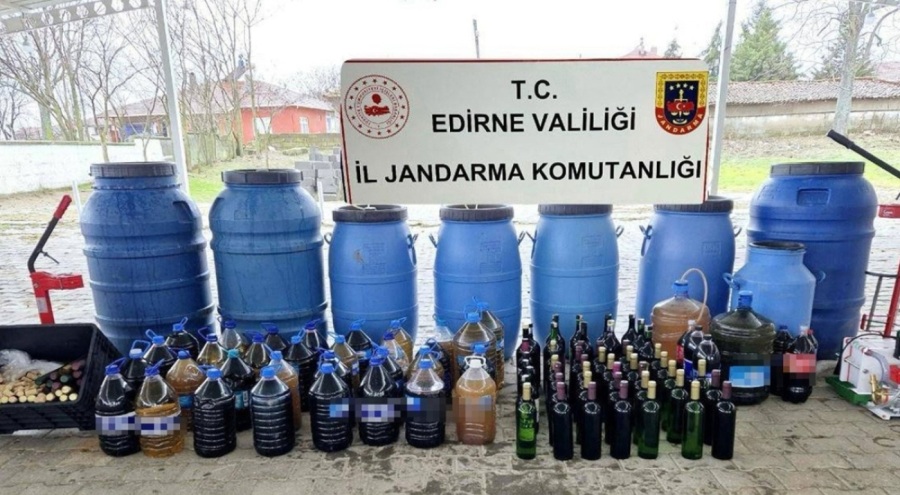 Yüzlerce litre sahte şarap ele geçirildi