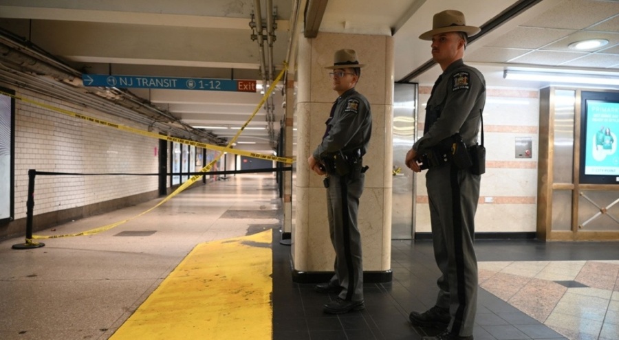 New York metrosunda biri daha diri diri ateşe verildi!