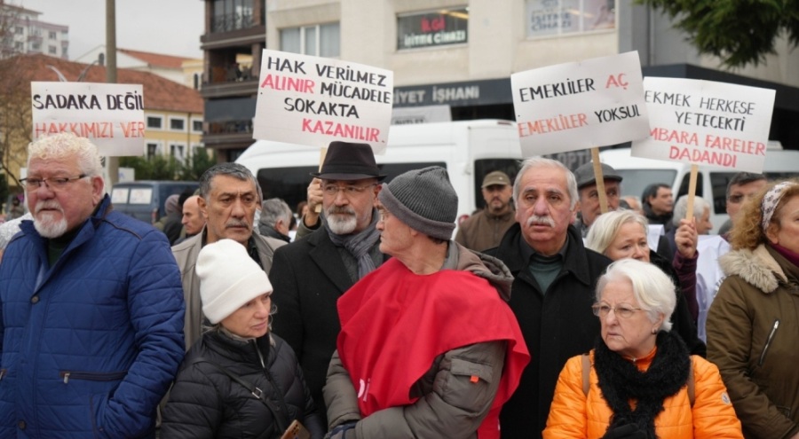 Emekliler 'adil maaş' için yürüdü