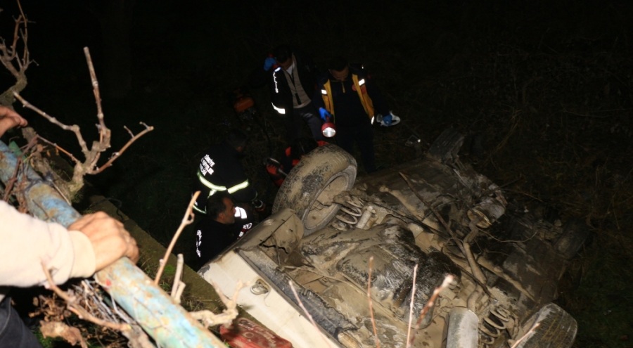 Dereye uçan otomobilin sürücüsü yaralandı