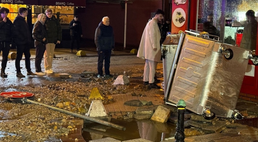 Kadıköy'de patlama yaşanan bina tahliye edildi