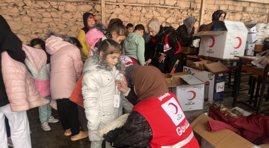 Türk Kızılay Osmangazi gönüllülerinden ihtiyaç sahibi çocuklara destek
