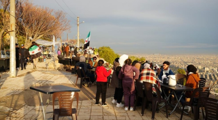 Esad'ın girişini yasakladığı Kasyun Dağı'na ziyaretçi akını