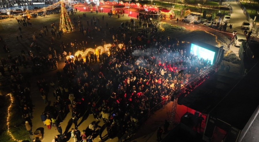 Bursa'da yılbaşı coşkusu Yeni Yıl Meydanı'nda yaşandı!