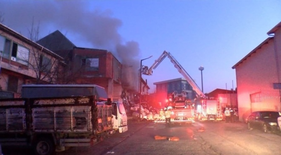 Oto yedek parça dükkanında yangın