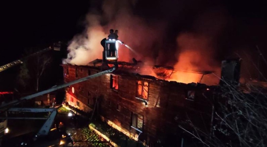 Otelde çıkan yangın paniğe neden oldu