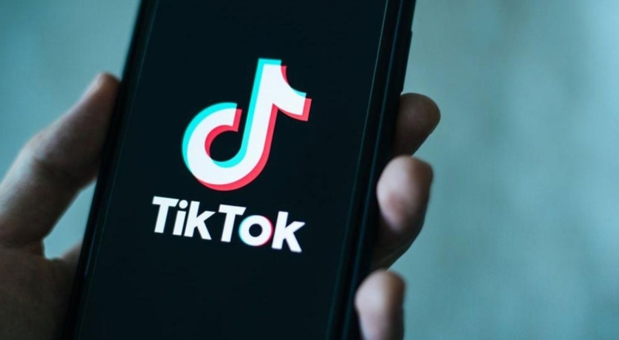 Tiktok'ta yayın yapan şahıs hasta olan kadından balta ile cin çıkarttığı iddia etti!