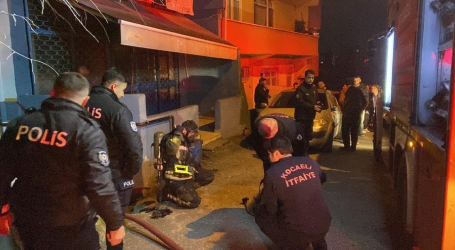 Yaşlı çiftin kaldığı gecekonduda yangın