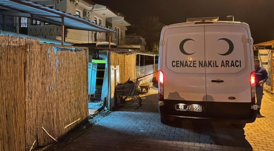 21 yaşındaki işçiyi, arkadaşı yatağında bıçaklayarak öldürdü