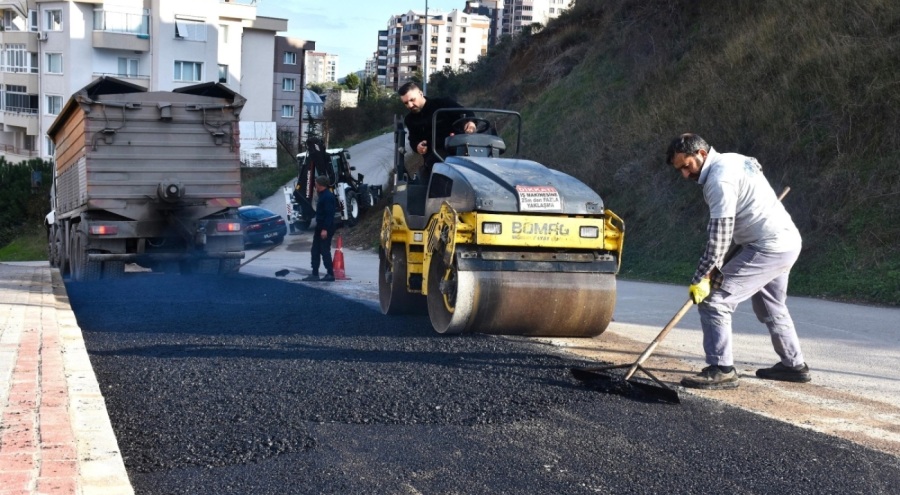 Gemlik'te yollar ve meydanlar yenileniyor