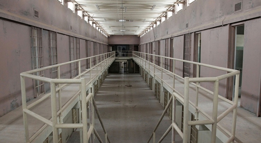 Fransa'da mahkumlar rehin alındı!