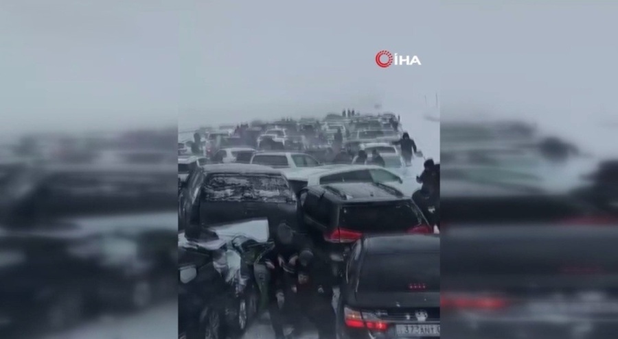 Kazakistan'da zincirleme kaza: 95 aracın birbirine girdi