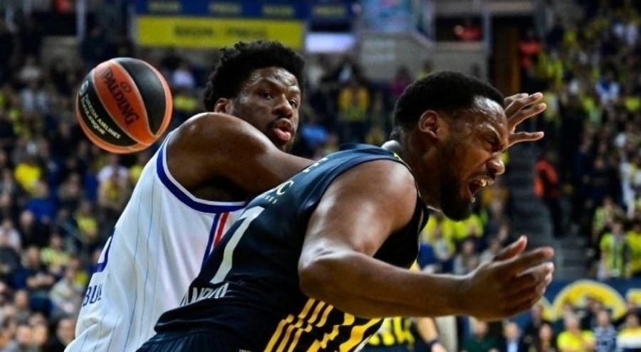 Fenerbahçe, Anadolu Efes'i rahat geçti!