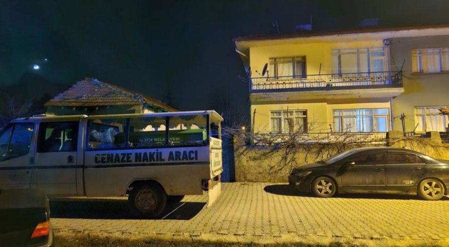 53 yaşındaki bir kadın evinde ölü bulundu