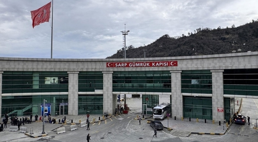 Gürcistan sınırındaki Sarp Sınır Kapısı'nda tır geçişleri rekor kırdı!