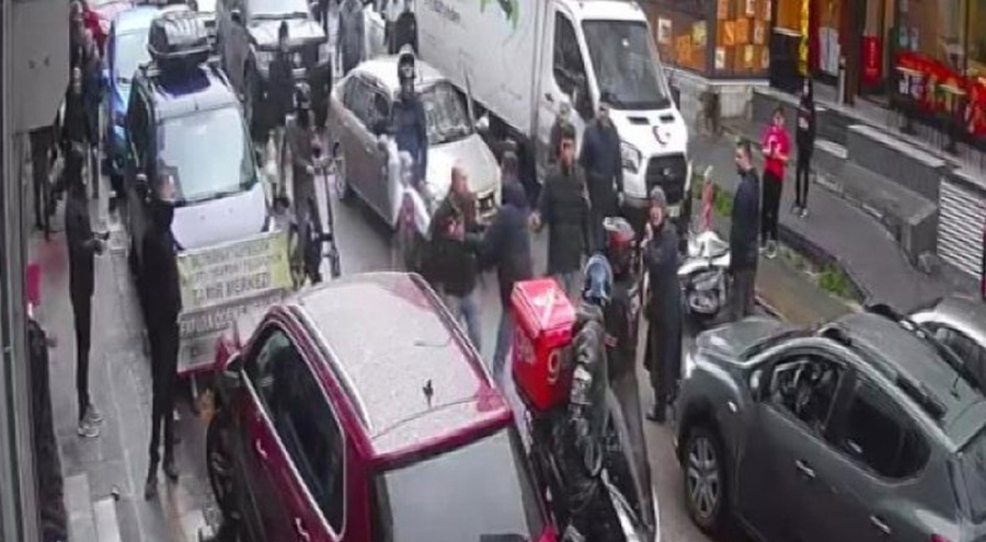 Yol verme kavgasında bıçaklar konuştu!