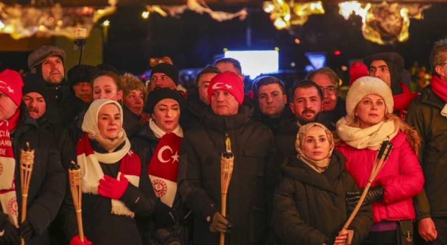 Özel, Bakan Göktaş ve Bak, Sarıkamış'ta meşale taşıdı