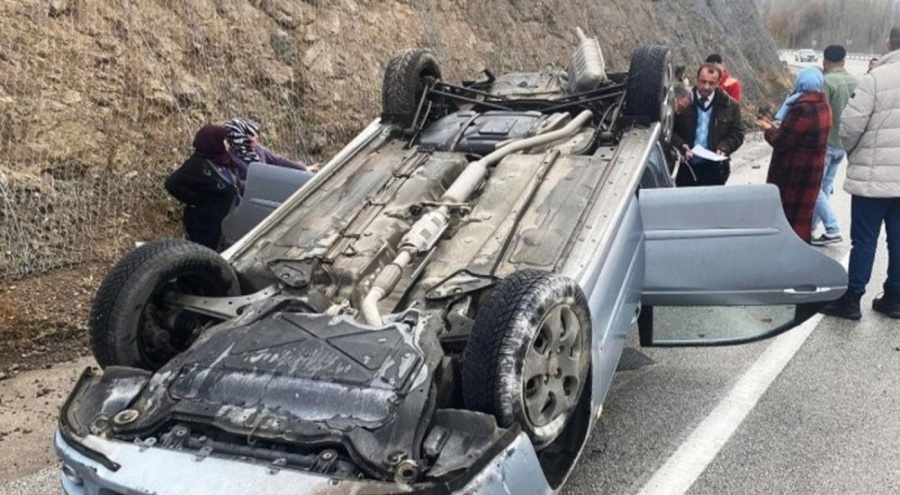 Hakemleri taşıyan otomobil devrildi!