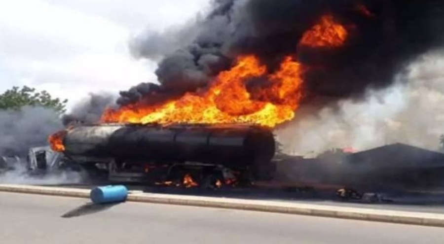 Nijerya'da yakıt tankeri patladı!