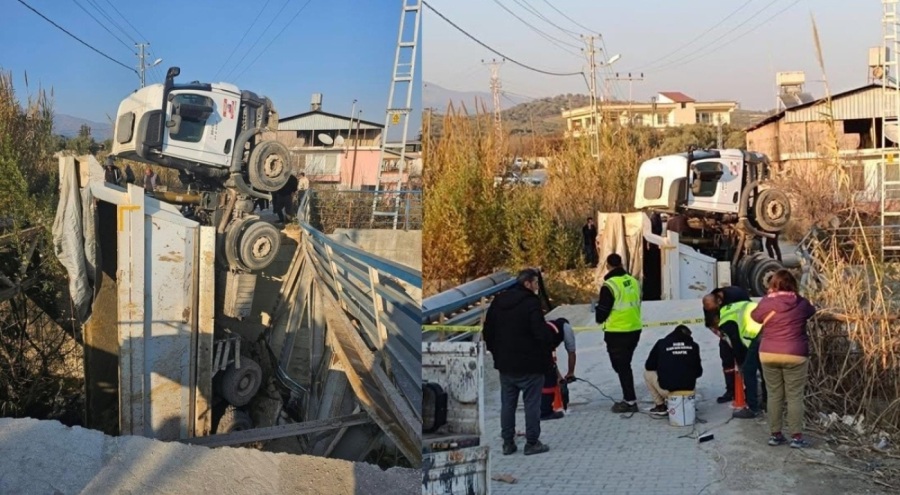 Köprü çökünce kamyon dereye düştü!