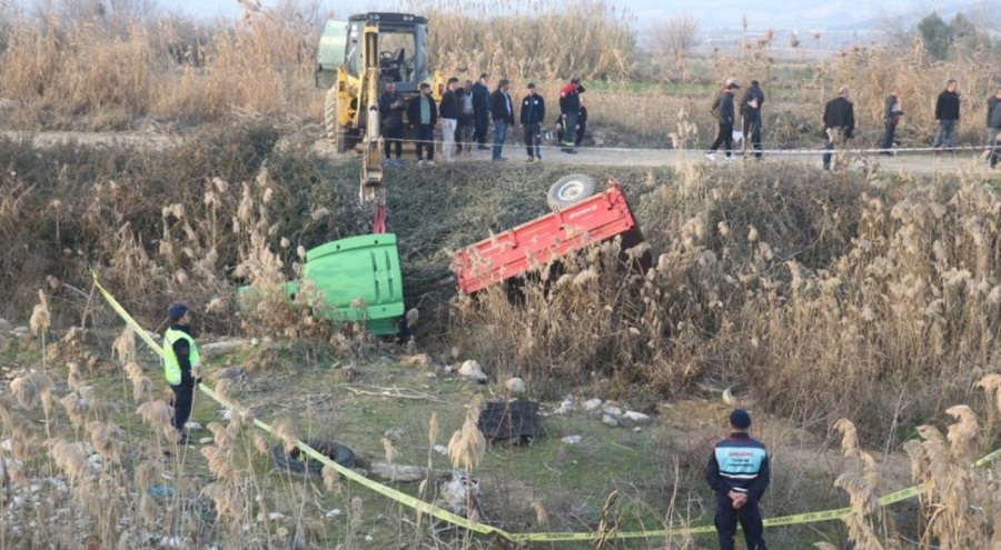 Traktör dere yatağına düştü; dede ile torununu ölüm ayırdı