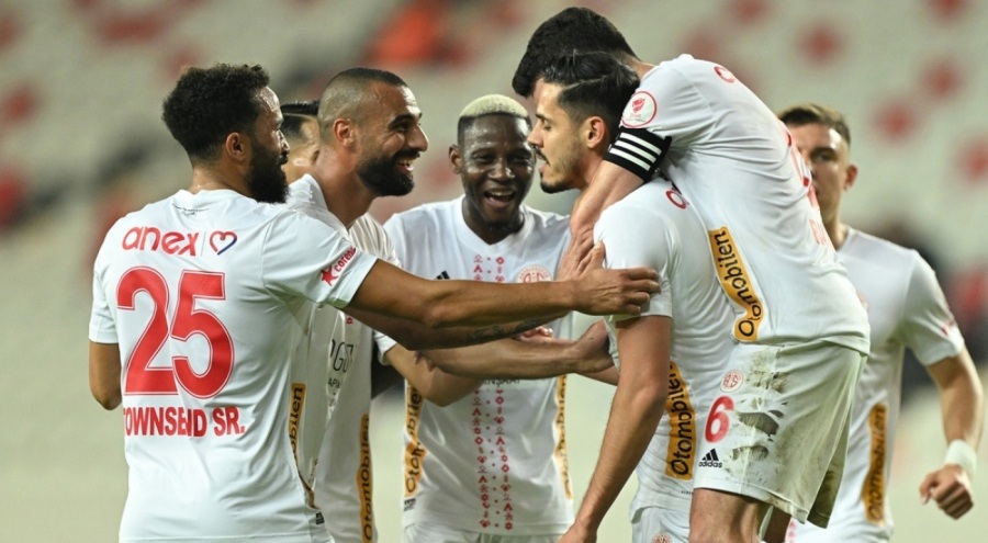 Antalyaspor sahasında Kocaelispor'u 3-1 mağlup etti