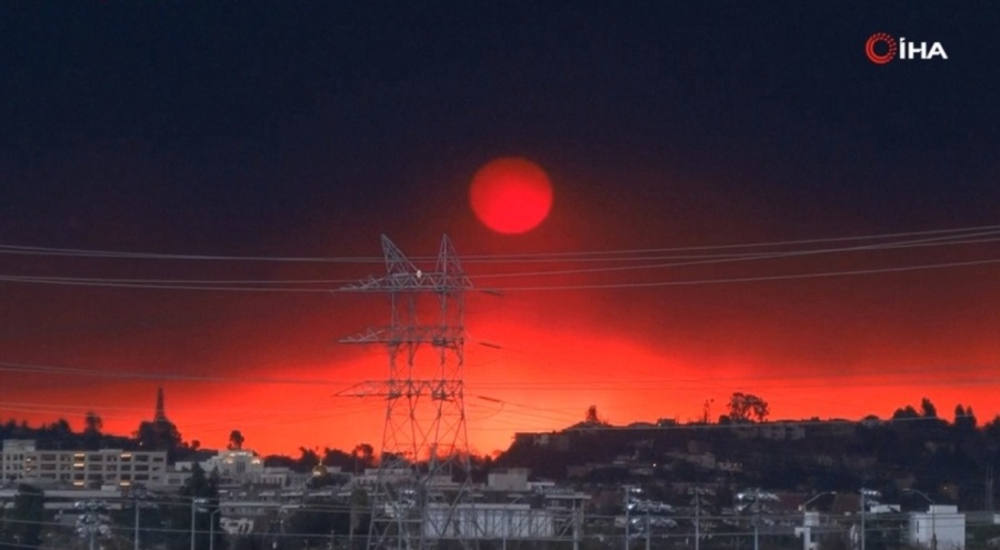 Los Angeles'taki orman yangını gökyüzünden görüntülendi