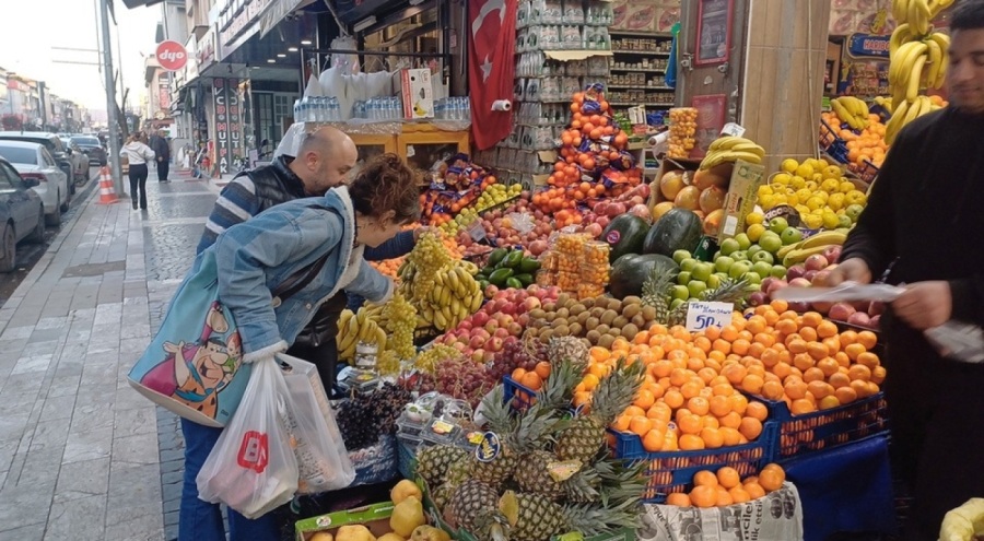 Hamileler için yaz meyveleri tezgahlarda