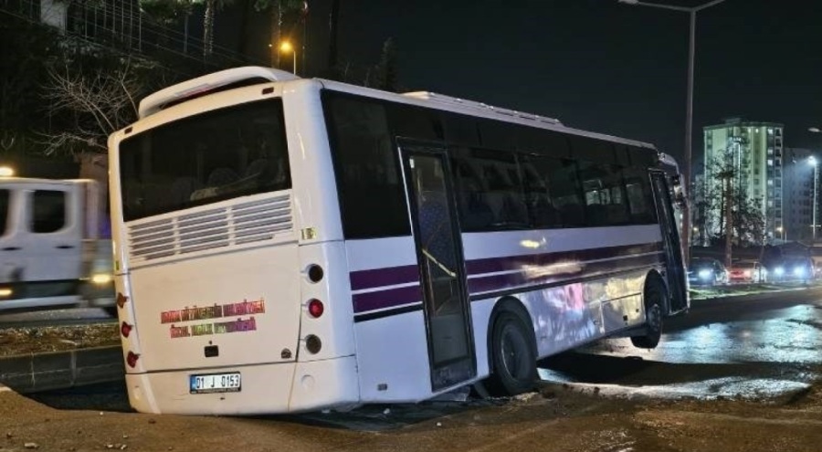 Özel halk otobüsü göçüğe düştü: 'Yer yarıldı da içine düştük'