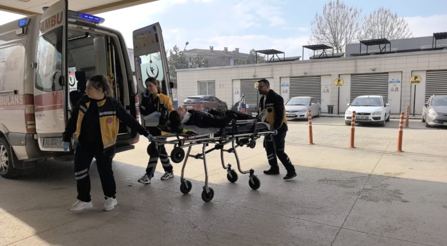Bursa'da motosiklet ile otomobil kafa kafaya çarpıştı