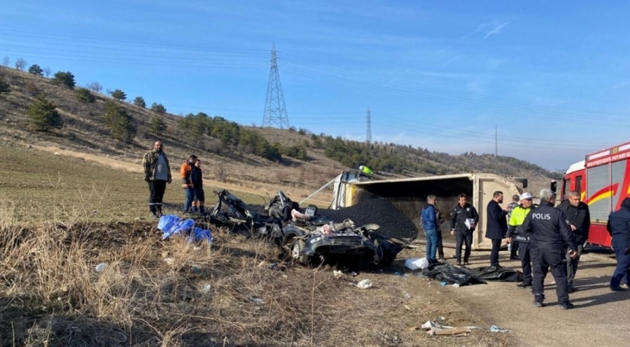 Zift yüklü kamyon dehşeti: Üç belediye personeli öldü