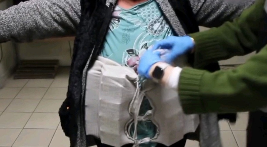 Sınırda yakalandı: Beline sardığı 5 bin 148 adet ilaçla gümrüğü geçecekti