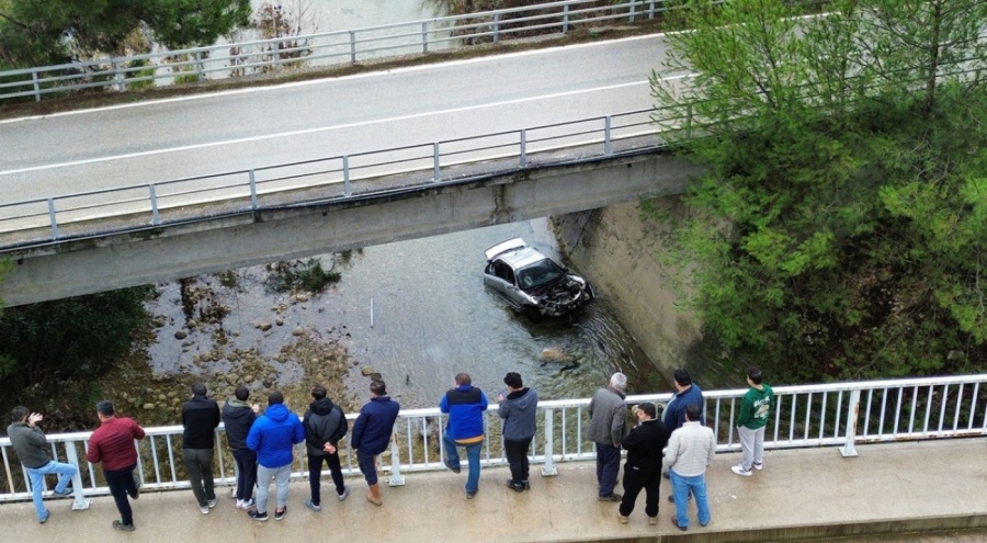 Antalya Kaş'ta köprüden düşen otomobildeki sürücü öldü